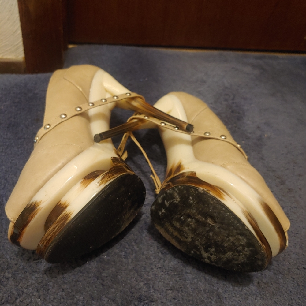 Shoes - Picture 5 of 7